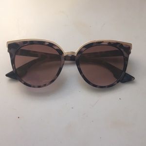 Tortoise cat eye sunglasses!